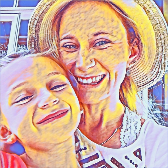 Meet your Posher, Katie - Picture 3 of 5